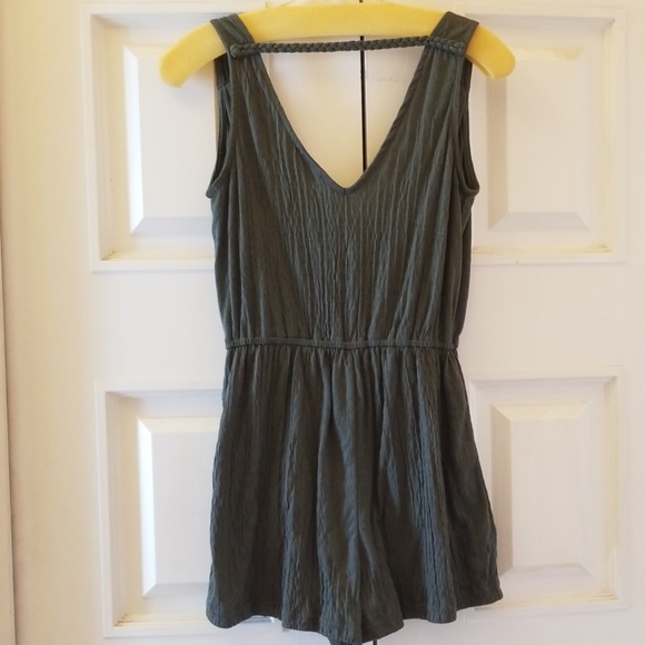 Universal Threads Romper Olive - Picture 2 of 6